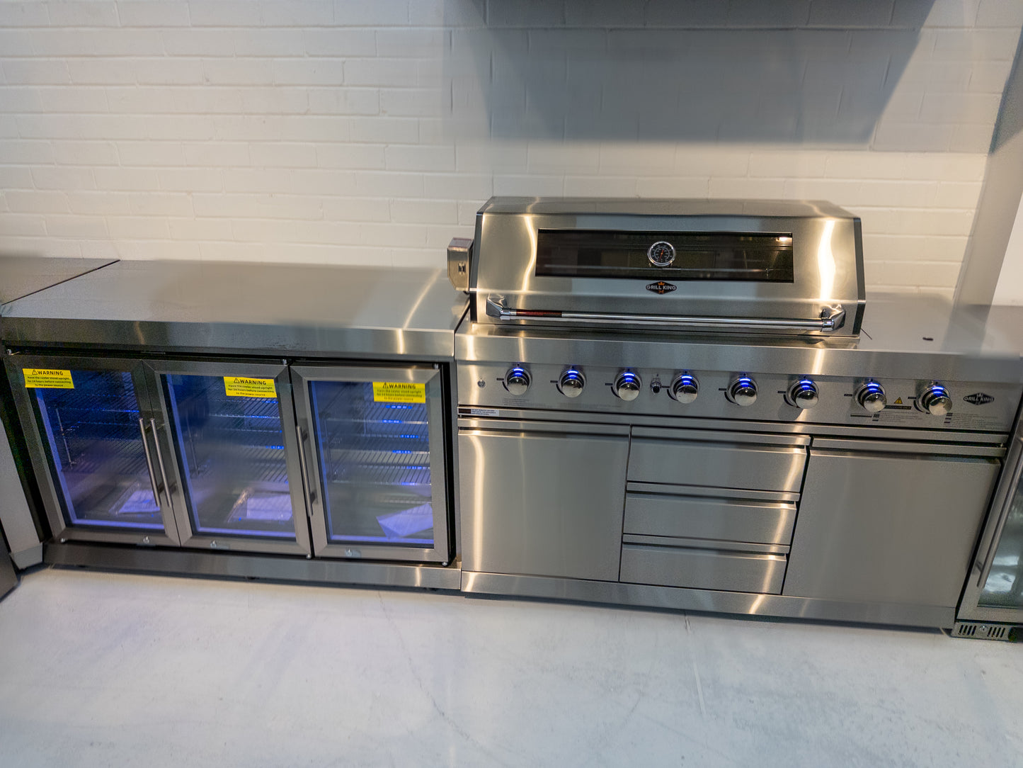 L Shape 304SS Hurricane BBQ Inc 3DR Fridge, 118L Fridge,30” Pizza Oven, 150CM 304SS Rangehood, Rotisserie & Covers