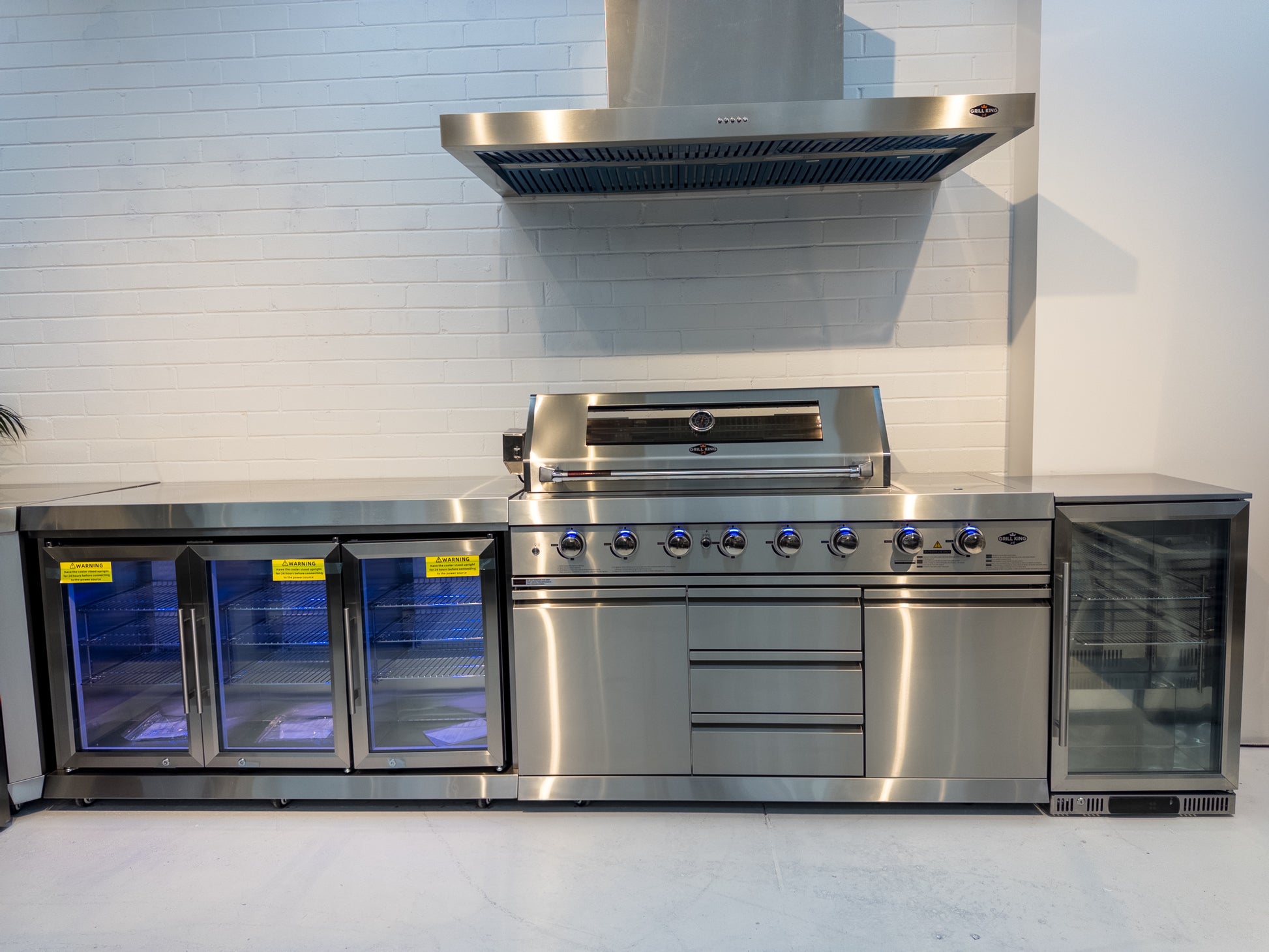 L Shape 304SS Hurricane BBQ Inc 3DR Fridge, 118L Fridge,30” Pizza Oven, 150CM 304SS Rangehood, Rotisserie & Covers