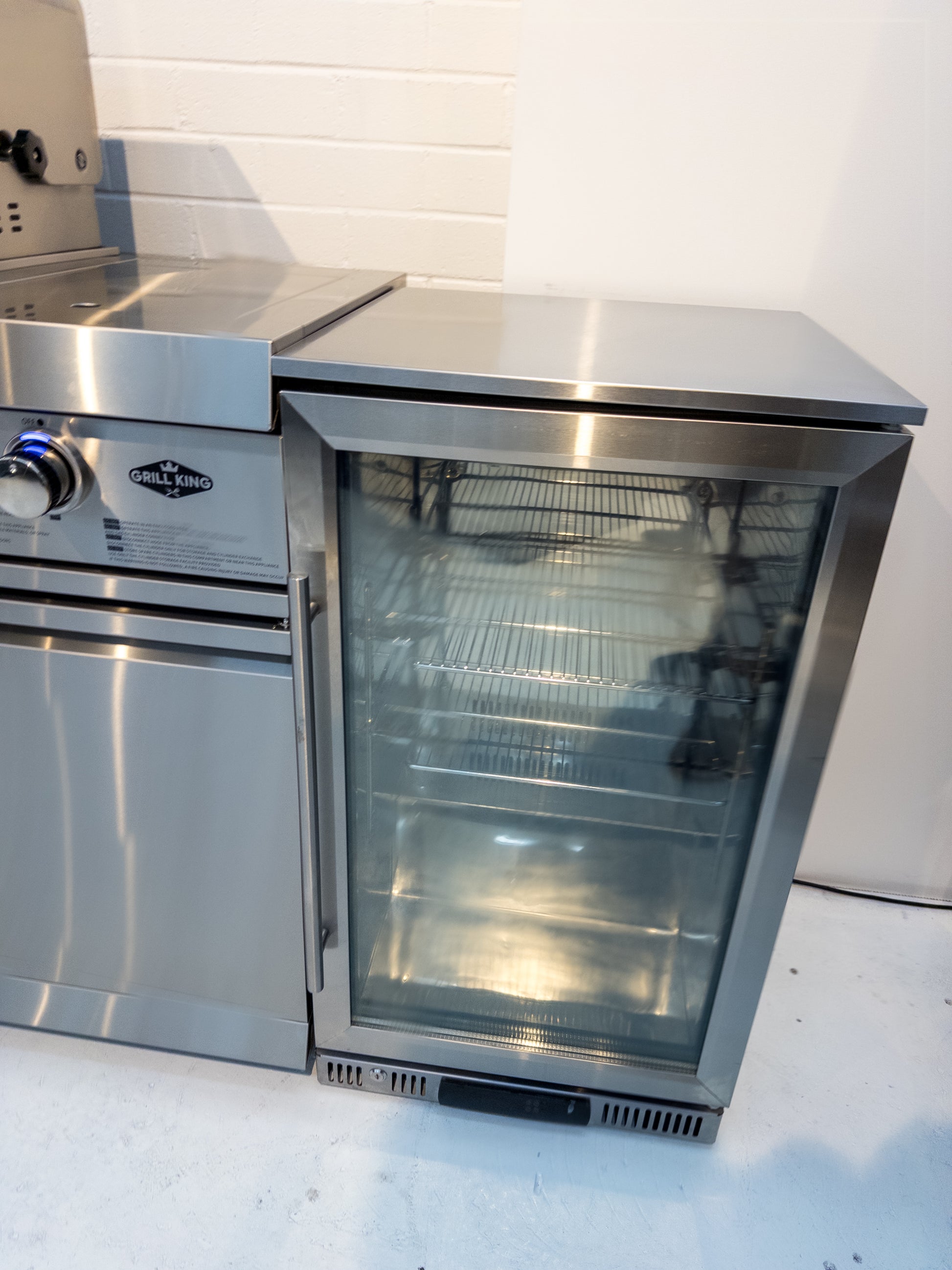 L Shape 304SS Hurricane BBQ Inc 3DR Fridge, 118L Fridge,30” Pizza Oven, 150CM 304SS Rangehood, Rotisserie & Covers