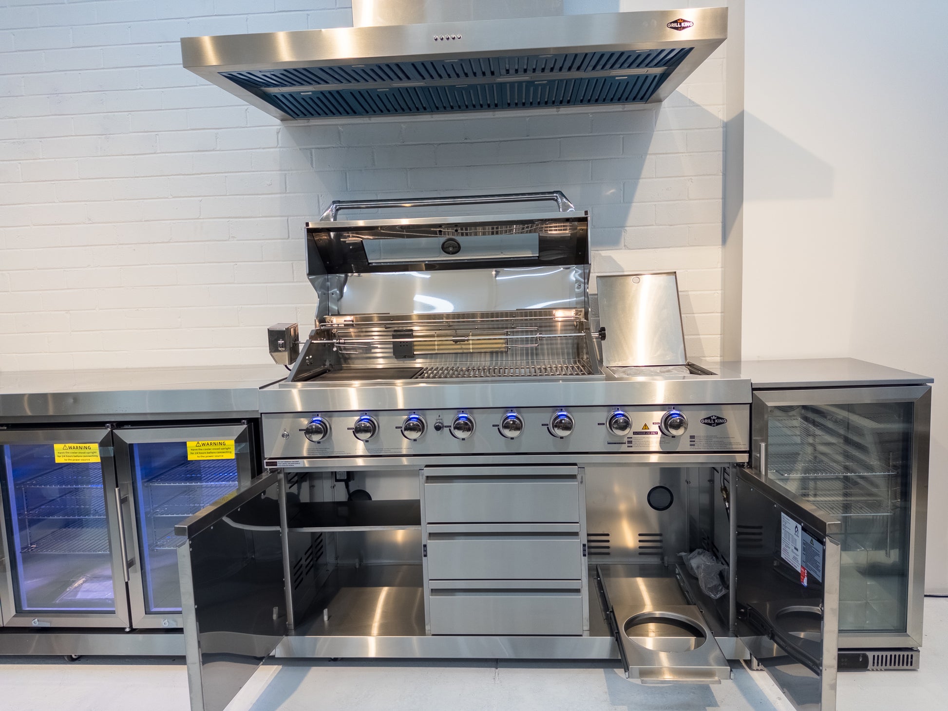 L Shape 304SS Hurricane BBQ Inc 3DR Fridge, 118L Fridge,30” Pizza Oven, 150CM 304SS Rangehood, Rotisserie & Covers