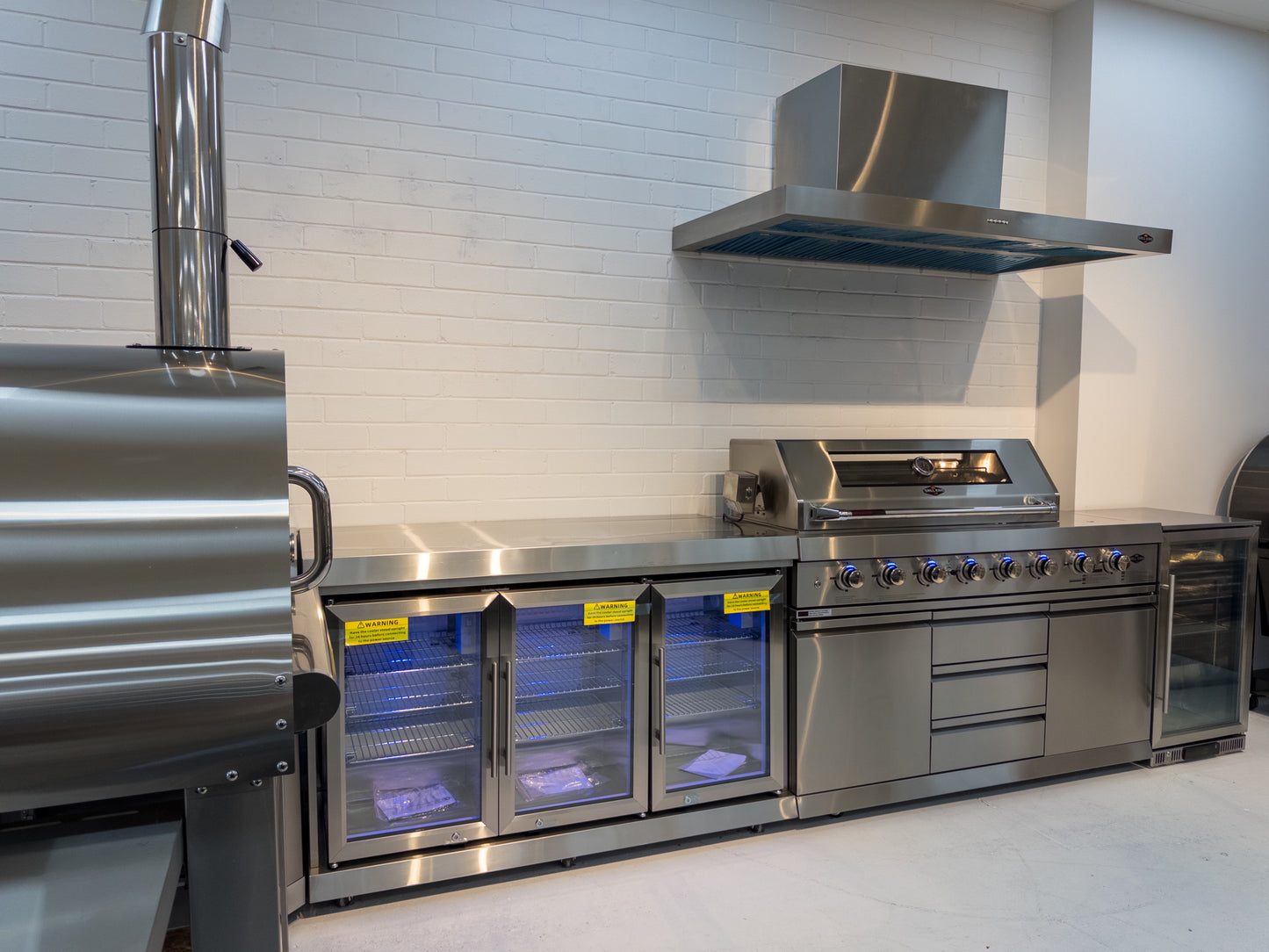 L Shape 304SS Hurricane BBQ Inc 3DR Fridge, 118L Fridge,30” Pizza Oven, 150CM 304SS Rangehood, Rotisserie & Covers