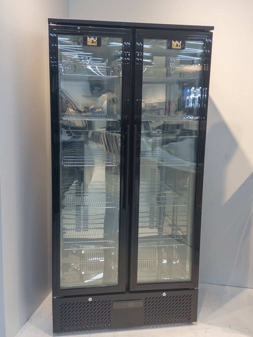 Floor Stock 458L Tropical Rated Tripple Glazed Double Door Commercial 458ltr Upright Wine Bar Fridge Black